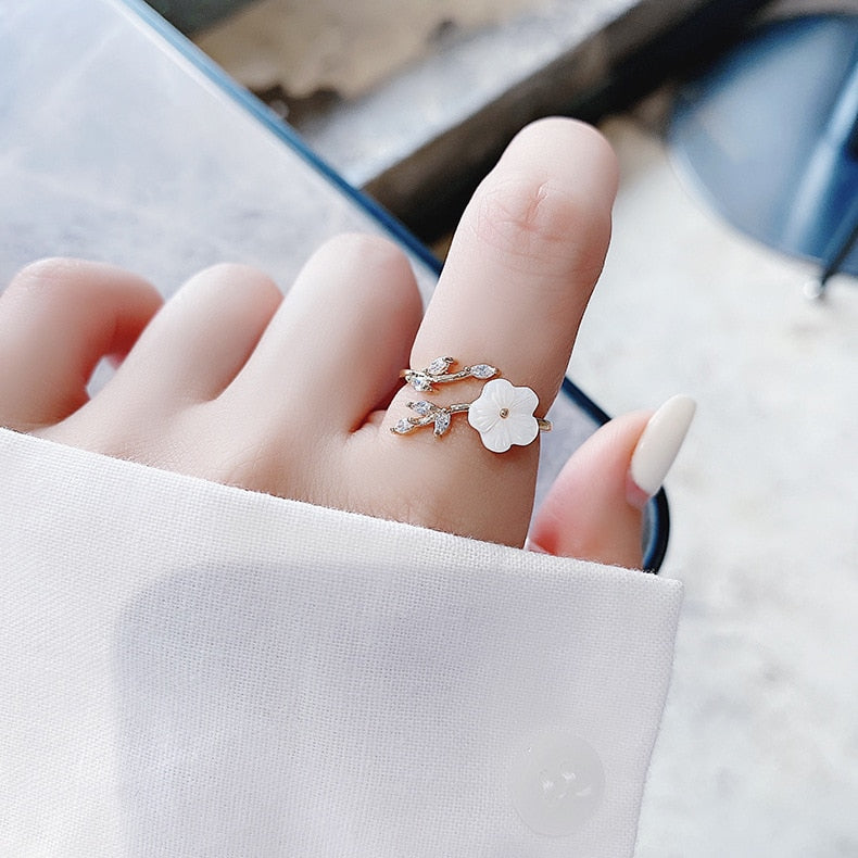 Korea's New Exquisite Crystal Flower Ring Fashion Temperament Sweet Versatile Love Opening Ring Female Jewelry