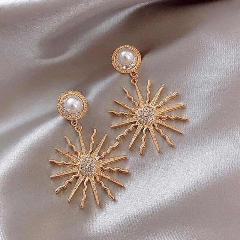 Famous Design Golden Color White Flower Earring for Women Letter Pearl Cap Trendy Luxury Jewelry